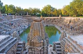 A stepwell of great beauty by a queen